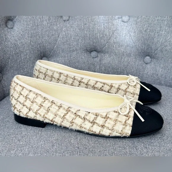 CHANEL 2025K ECRU BEIGE GOLD TWEED BALLET FLATS SIZE 39. New box dust bags - Picture 2 of 16